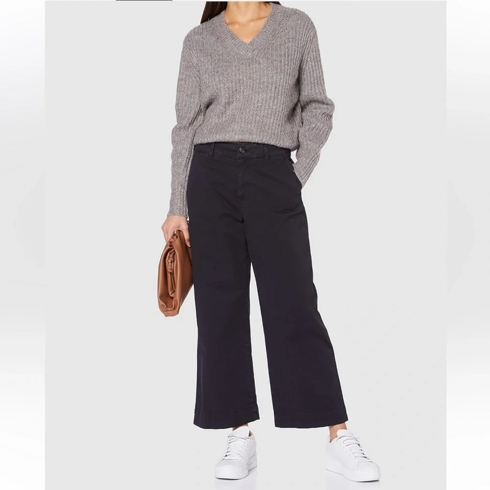 Scotch and Soda wool blend v-neck pullover sweater. Size XS. Very good cond.